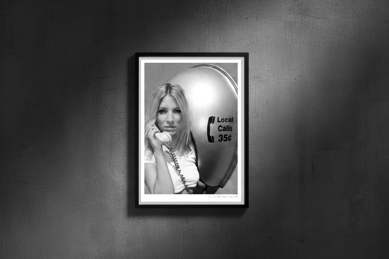 Lou - Portrait Frame